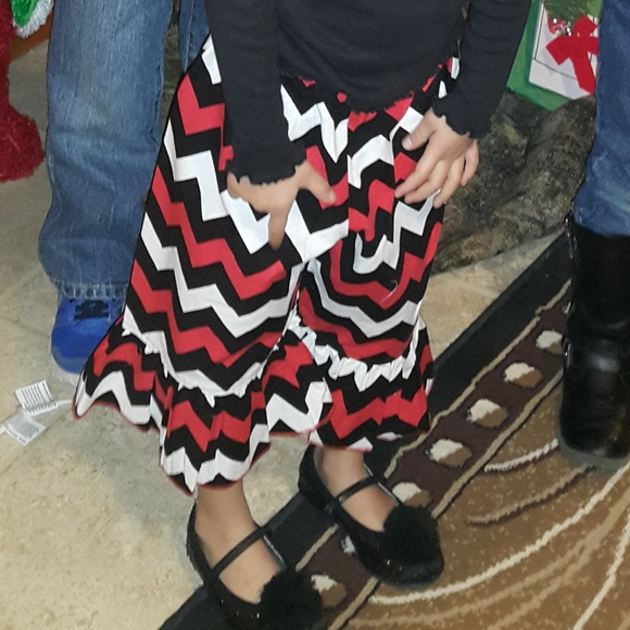Handmade black, red & white Chevron ruffle capri - Picture 3 of 3